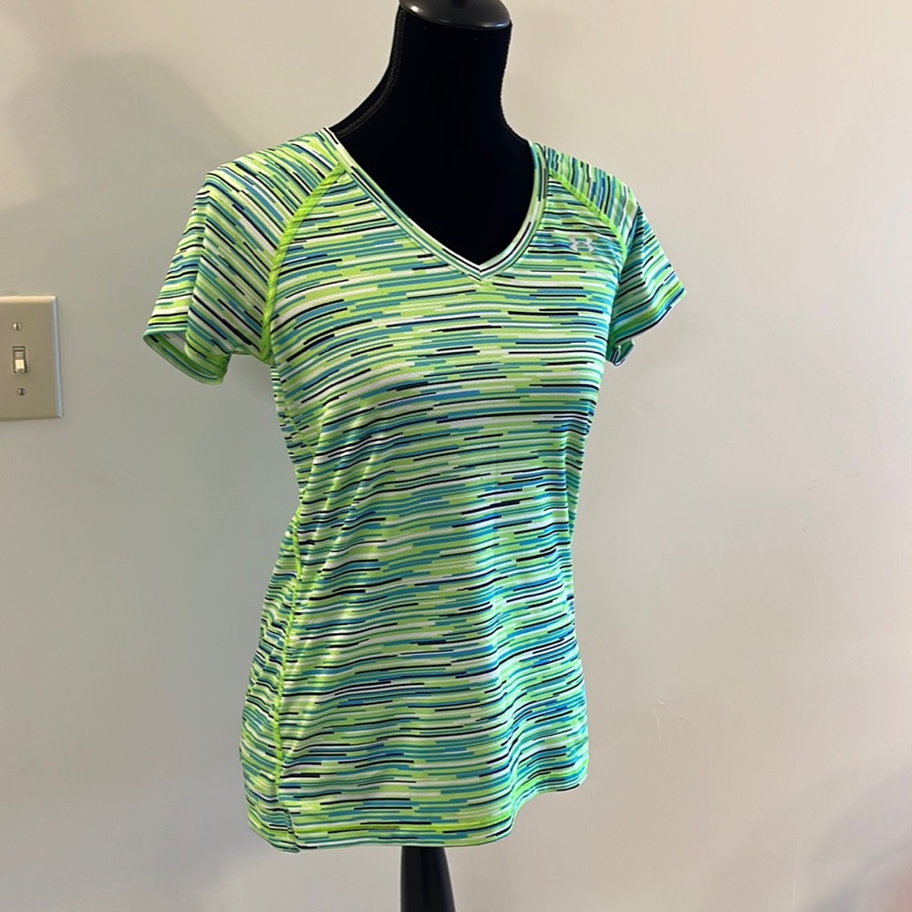 Under armor size Small heat gear women’s fitted workout V-neck blue/green design